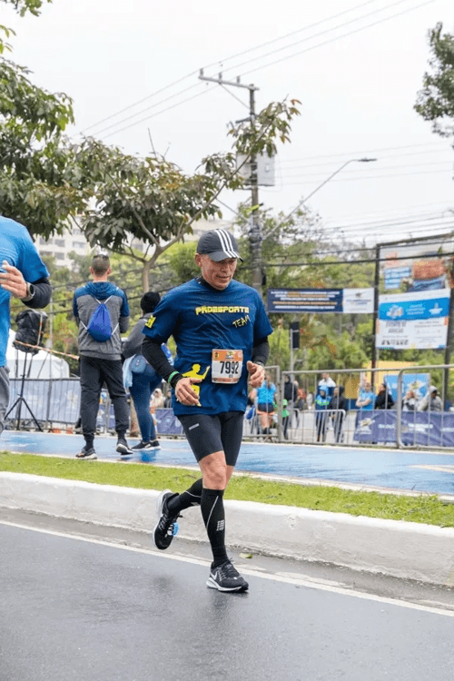 Equipe Pro Esporte Run acompanhando treino ao ar livre