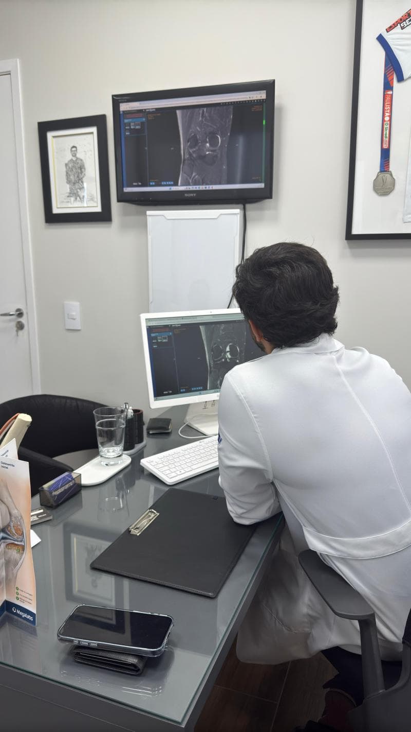Consulta de ortopedia e traumatologia com especialista da Clínica Pro Esporte