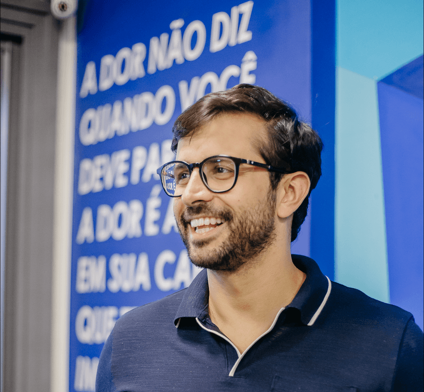 Retrato do ortopedista Dr. Natan Arnoni, fundador da Clínica Pro Esporte